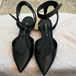 Tamara Mellon Black Women's flat sandals. 

Pre-owned